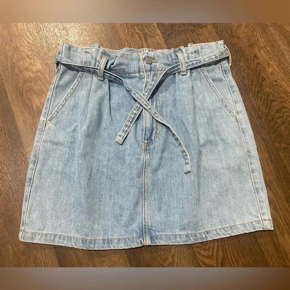 Hollister Ultra High Rise Paperbag Waist Light Wash Jean Mini Skirt size 11